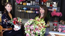 Majitelky kv�tiná�ství Barbora Zimolová (vlevo) a �arlota Palová.