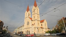 Zvon Maria Anna umístný ve vi kostele sv. Jana Nepomuckého v Plzni se...