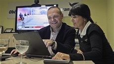Lídr plzeské ODS Martin Baxa sledoval prbné výsledky voleb spolu s...