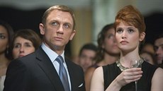 Daniel Craig a Gemma Artertonová ve filmu Quantum of Solace (2008)