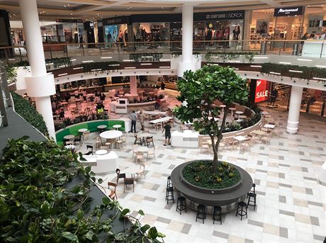 Obchodní centrum Letany v srpnu 2018 otevelo nov zrekonstruovadný food court.