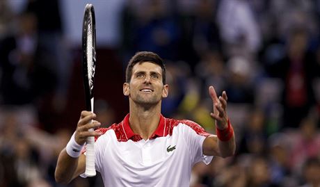 Srbsk tenista Novak Djokovi se raduje z postupu do finle turnaje v anghaji.