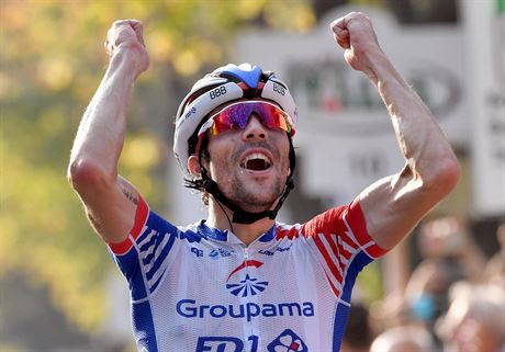 Francouzsk cyklista Thibaut Pinot se raduje z vtzstv v zvod Kolem...