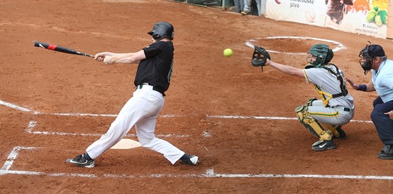 Momentka z finálové série softbalové extraligy. Hroi Havlíkv Brod vs. Tempo...