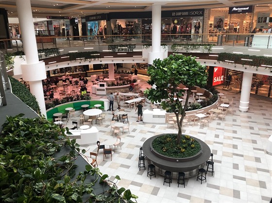 Obchodní centrum Letňany v srpnu 2018 otevřelo nově zrekonstruovadný food court.