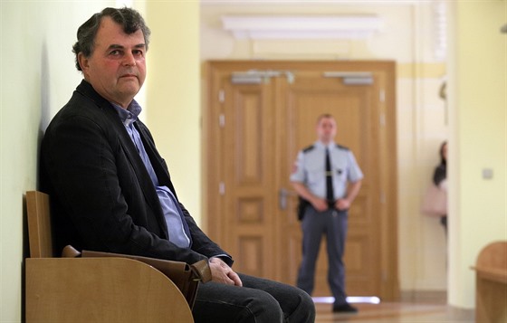 Nmec Gerd Müller u chebského okresního soudu, kde se domohl morální rehabilitace.