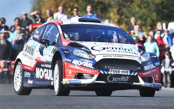 Jan erný a Petr ernohorský s Fordem Fiesta R5. ovládli první etapu Rallye...