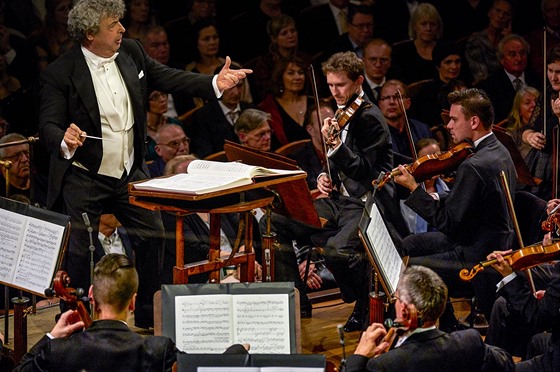 Semjon Bykov ídil eskou filharmonii na zahajovacím koncertu sezony