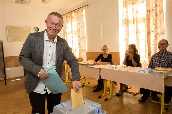 Ladislav Faktor uspěl ve druhém kole senátních voleb na Českobudějovicku a...