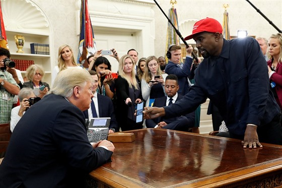 Donald Trump a Kanye West v Oválné pracovn Bílého domu (Washington, 11. íjna...