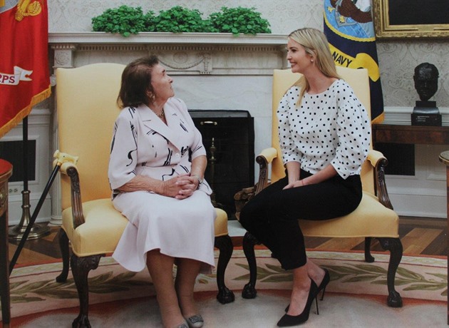 Babi Zelníčková slaví 97. Vážím si každé sekundy s ní, říká Ivanka Trumpová