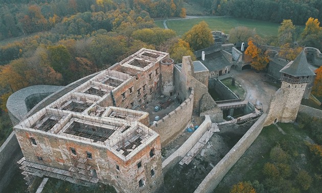 Opravy statiky hradu Helftýn (íjen 2018)