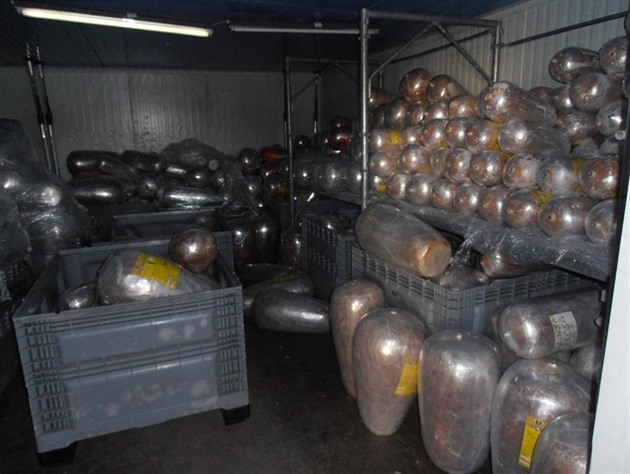 Ve skladu bylo uloeno zhruba 11 tun mrazených masných polotovar.