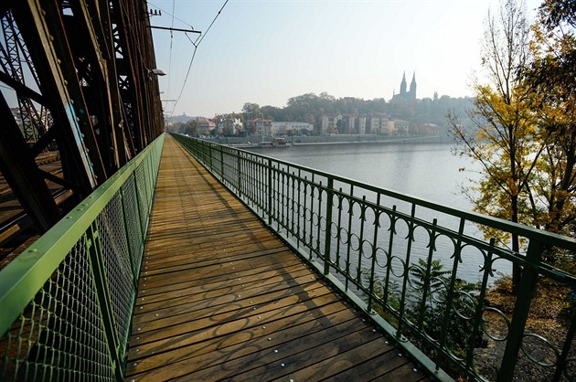 Konstrukce výtoňského mostu se sundá, průjezd vlaků zajistí provizorium