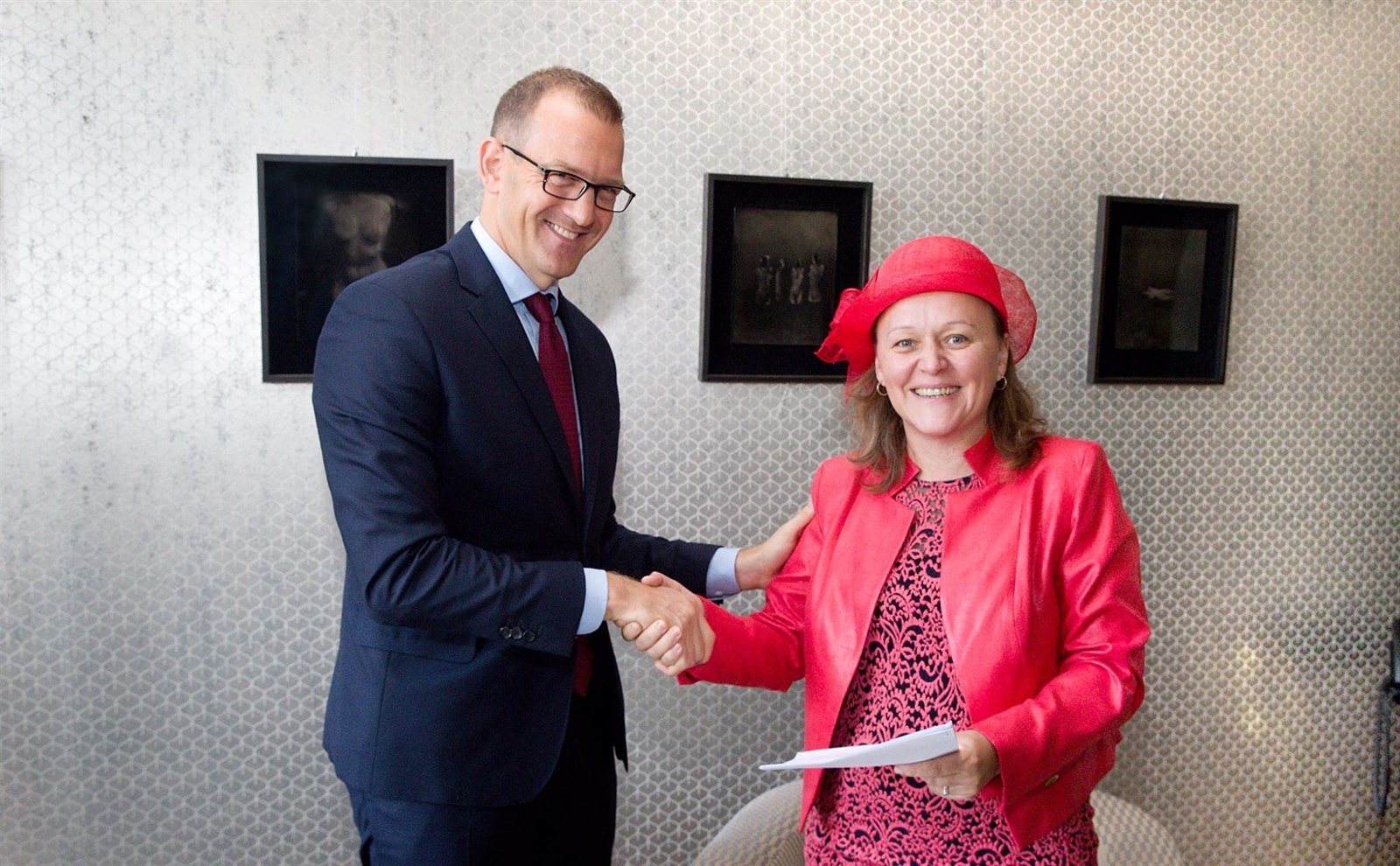 Není to zloduch, řekl senát. Univerzita bude dál spolupracovat s Křetínským  - iDNES.cz