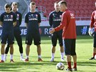 Trénink eských fotbalist ped utkáním Ligy národ na Slovensku. Trenér...