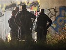 Policisté pracují na míst nálezu mrtvého mue v Tínské ulici v Plzni -...