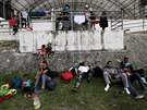 Karavana honduraských uprchlík je na cest do Spojených stát. Lidé na snímku...