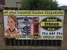 Reklama vyuívá jazykový sexismus, vyuívá princip sex sells a stereotypizuje...