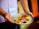 Kachní prsa s kachními játry foie gras v La Verand  inspirace ze Singapuru