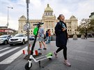 Centrum Prahy zaplavili turisté na elektrických kolobkách (12. íjna 2018)