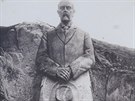 trnctimetrovou sochu T. G. Masaryka u Kunttu zniili nacist, kte...