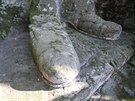 Ze trnáctimetrové sochy T. G. Masaryka u Kuntátu zbyly pouze boty.