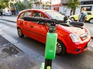 Elektrick kolobka Lime-S, kterou je mon v Praze za poplatek pjit pes...