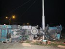 Nehoda osobn�ho auta a kamionu omezila na 6 hodin dopravu na k�i�ovatce Mileta...