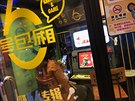 Karaoke je obecn v Asii velmi populární a ína není výjimkou. Budky, kde si...