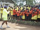 Raper Kanye West se na návtv Ugandy setkal se sirotky (Masulita, 16. íjna...