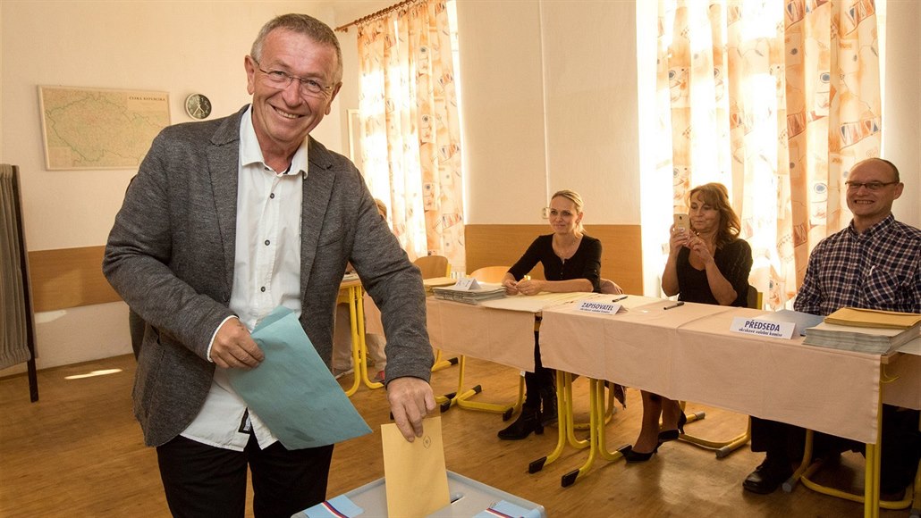 Ladislav Faktor usp�l ve druhém kole senátních voleb na �eskobud�jovicku a...
