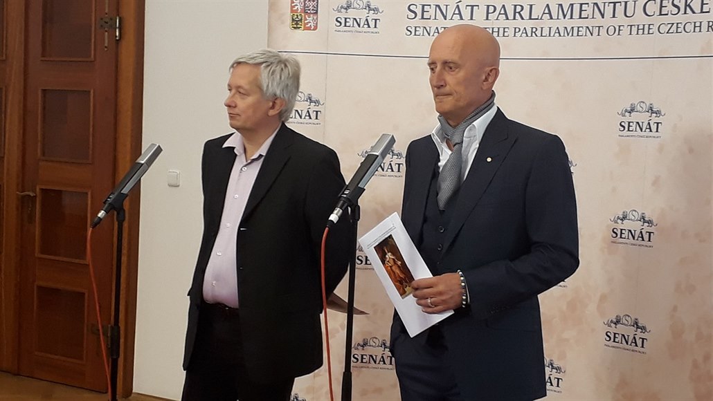 Senátor Ivo Valenta a právník Zdeněk Koudelka představili iniciativu, s níž se...