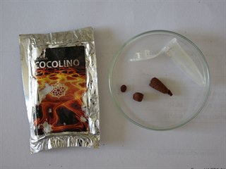 Syntetická droga v těchto sáčcích s nápisem cocolino je životu velmi nebezpečná.