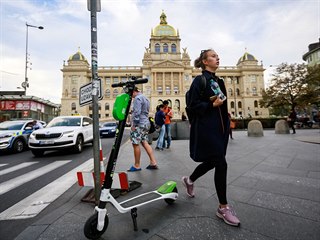 Praha, 12.10.2018 Elektrický skútr Lime-S (elektrická koloběžka), který je...