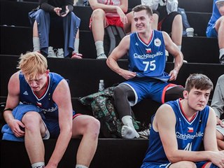 KOLIK LIDÍ, TOLIK NÁLAD. Čeští reprezentanti po zápase mistrovství světa do 23...