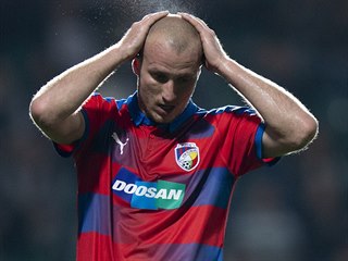 Plzeňský útočník Michael Krmenčík je rozmrzelý, neuspěl proti Bohemians.