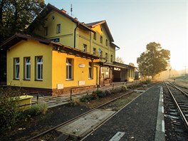 Vlakové nádraí v Lomnici nad Popelkou (na snímku z 13. íjna 2018) na Semilsku...