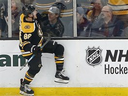 David Pastr�ák z Bostonu oslavuje gól.