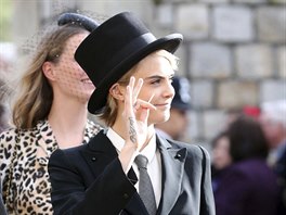 Cara Delevingne na svatb princezny Eugenie a Jacka Brooksbanka (Windsor, 12....