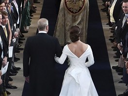 Princ Andrew a jeho dcera princezna Eugenie (Windsor, 12. jna 2018)