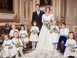 Princezna Eugenie a Jack Brooksbank a jejich oficiální svatební portrét...