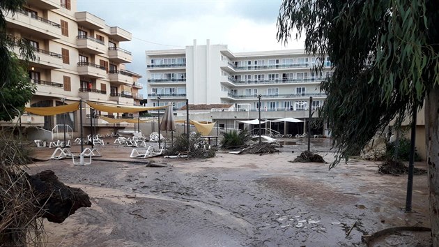 Stedomosk ostrov Mallorca zashly bleskov zplavy. (10. jna 2018)