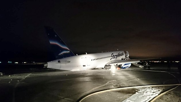 V ruskm Jakutsku sjelo z drhy letadlo s 92 lidmi na palub. (8. jna 2018)