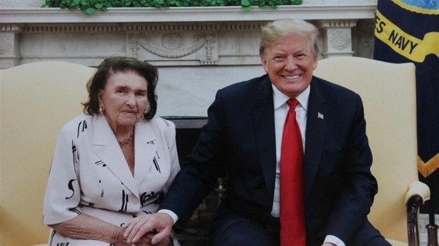 Americk prezident pozval do Ovln pracovny Blho domu svoji bvalou tchyni Marii Zelnkovou.