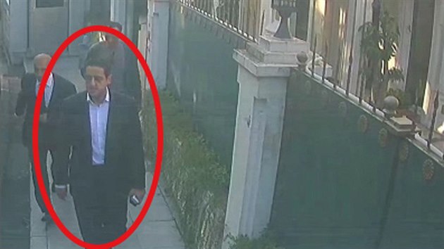V den, kdy zmizel novin Daml Chukd, zachytily kamery ped rezidenc sadskho konzula v Istanbulu mue, kter byl pedtm spaten se sadskm korunnm princem Mohamedem bin Salmnem. (2. jna 2018)