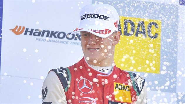 Mick Schumacher, syn sedminsobnho mistra svta formule 1, se stal mistrem Evropy srie formule 3.