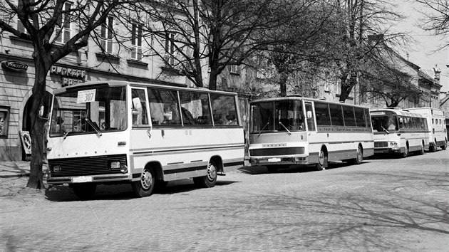 Vozidla z Karosy v ase cesty do Nice, zleva Karosa A 30-D7, Karosa D 11 "Superlux" a Karosa D 11 "Evropabus" s rotelem LP 30