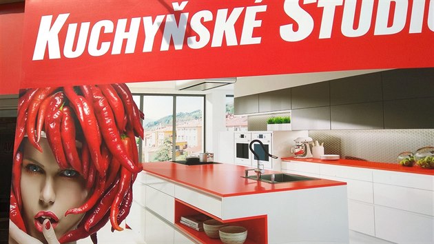 Reklama Sykora Kuchysk Studio vyuv princip sex sells a stereotypizuje mue i eny. Kandidt na anticenu Sexistick prasteko 2018.
