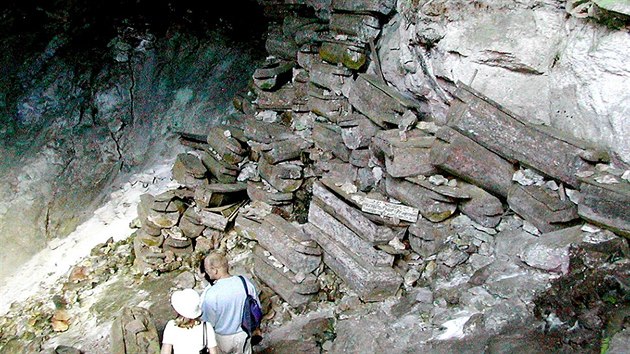 Lumiang Burial Cave. Zde se nachz asi nejvt koncentrace rakv v tto oblasti.